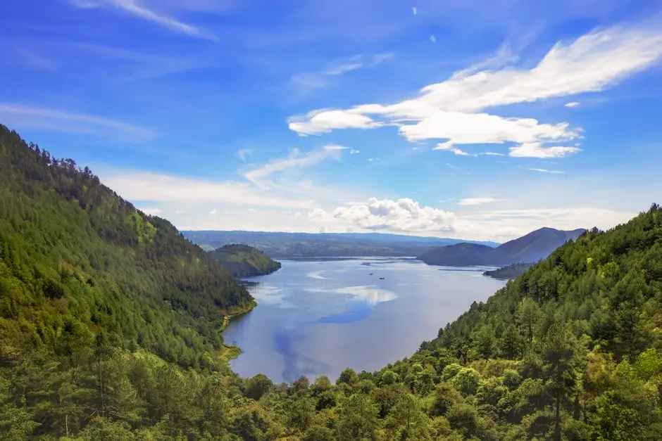 Pemandangan Danau Toba dari Bukit Muara