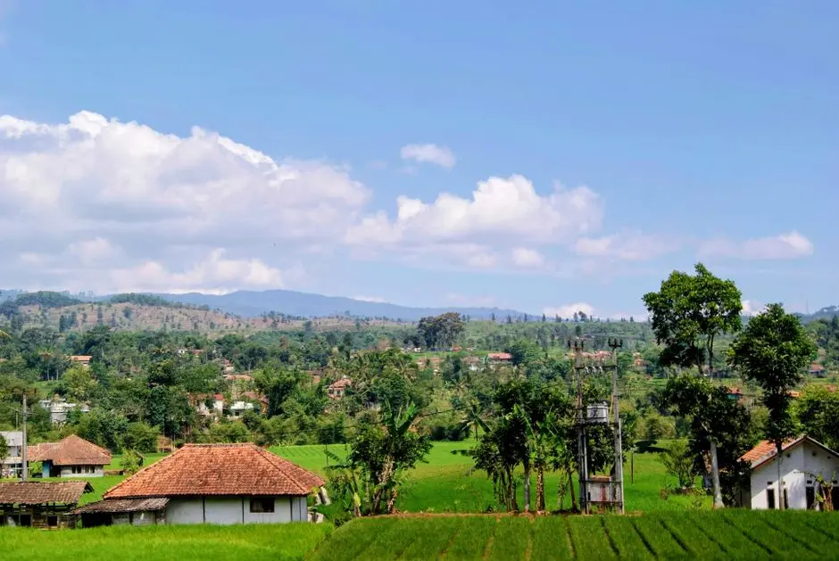 Pemandangan tempat wisata alam yang dikelola dengan baik